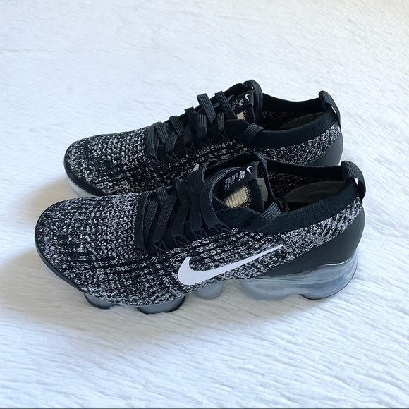 Nike Air VaporMax Flyknit Oreo Womens Size
